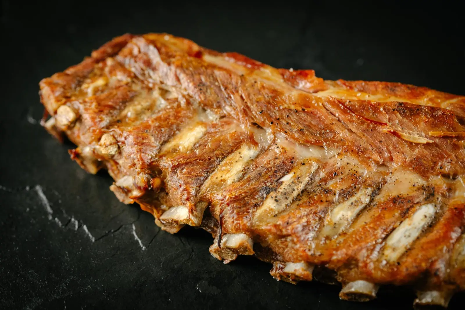 Tira de costilla de cerdo confitada a baja temperatura (800 gr aprox) - Imagen 4